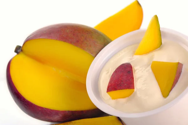 Yoghurt with mango — Stock Photo, Image