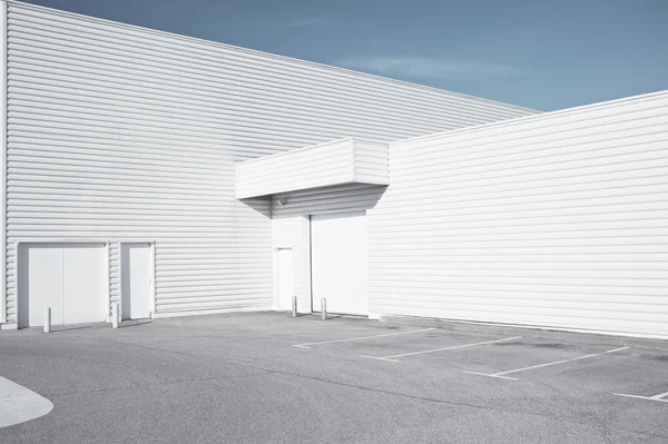 白の産業建築 — ストック写真