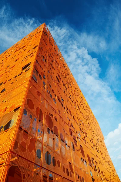 Modern oranje gebouw — Stockfoto