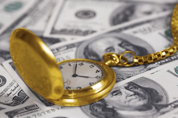 Relógio e dinheiro — Fotografia de Stock