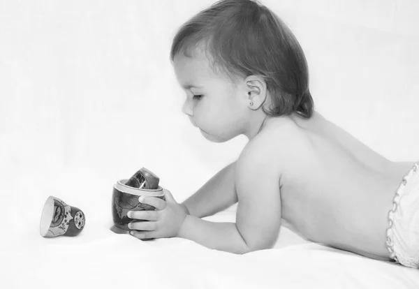 De baby en speelgoed — Stockfoto