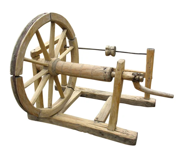 Stary drewniany kołowrotek kądzieli na białym tle — Zdjęcie stockowe