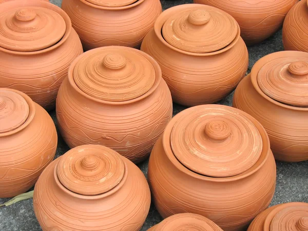 Jarrón de cerámica de arcilla con patrón decorativo — Foto de Stock