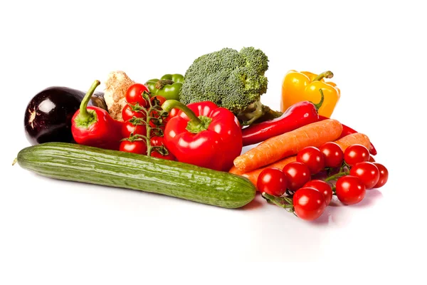 新鲜健康的蔬菜，在白色背景上 — 图库照片