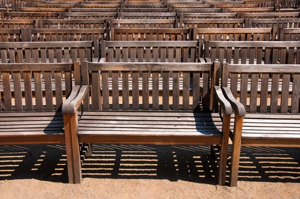Dřevěné lavičky — Stock fotografie
