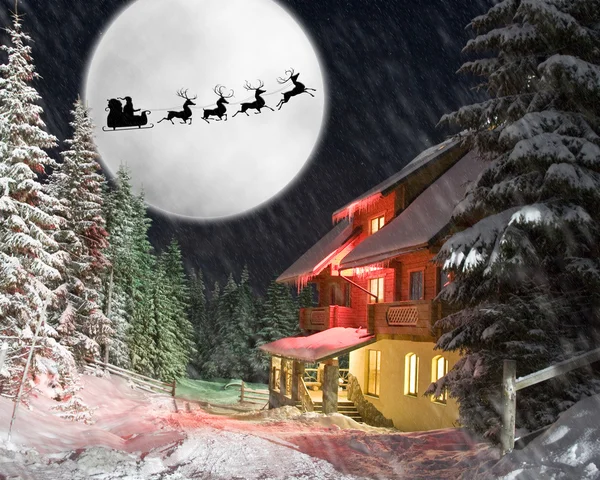 Санта и его олени едут против луны — стоковое фото