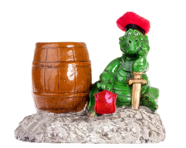 Estatueta de dragão engraçado com barril — Fotografia de Stock