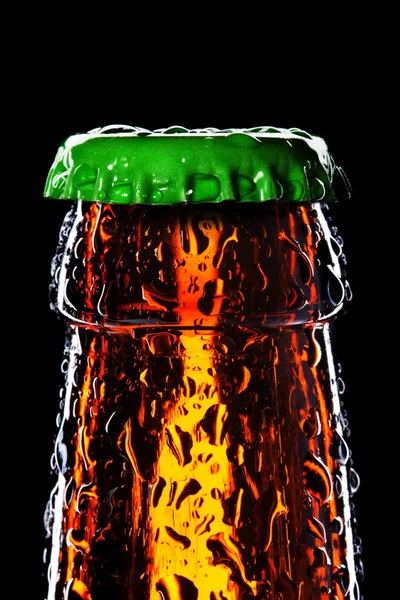 Oben auf der feuchten Bierflasche — Stockfoto