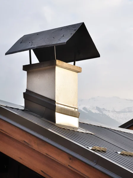 屋根の上の煙突帽子 — ストック写真