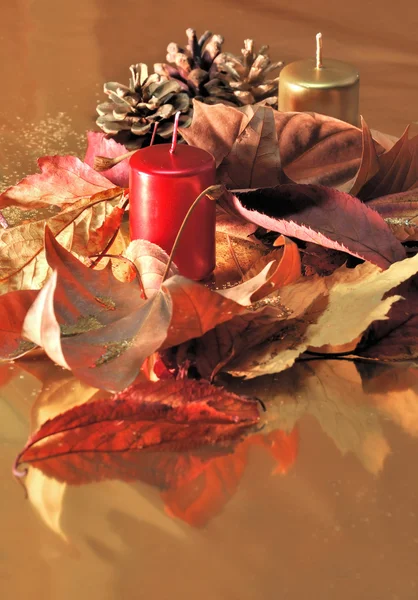 蜡烛红色和金色圣诞装饰品 — 图库照片