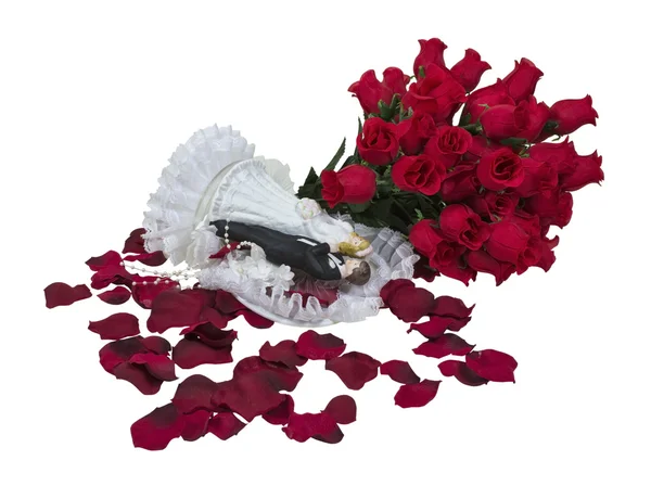Νύφη και γαμπρός τούρτα topper κόκκινα τριαντάφυλλα — Φωτογραφία Αρχείου