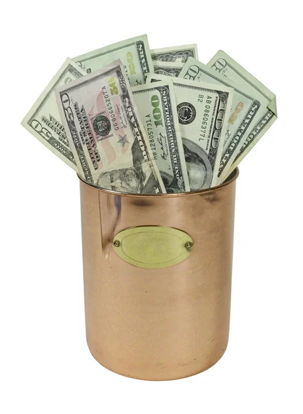 Pote de cobre cheio de dinheiro — Fotografia de Stock