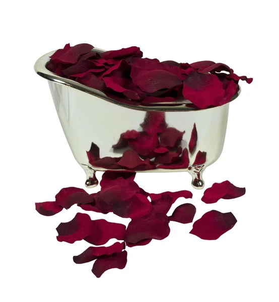 充满了玫瑰花瓣的浴缸 — 图库照片