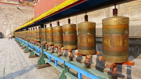 Templomban tibet vallási eszközök — Stock Fotó