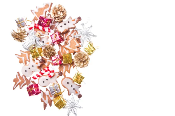 クリスマスの装飾と生姜の雪だるま — ストック写真