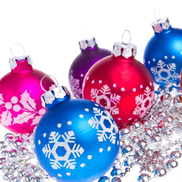 Bolas de Natal com símbolos de floco de neve — Fotografia de Stock