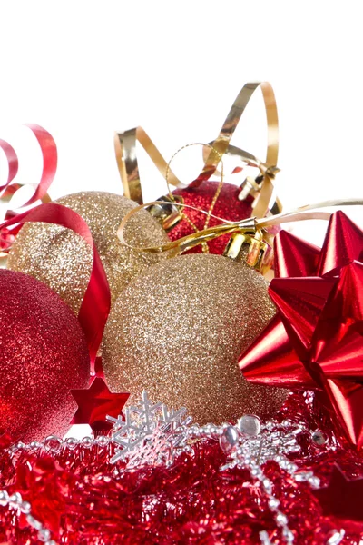 リボンと見掛け倒しのクリスマス ボール — ストック写真