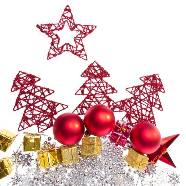 クリスマスの装飾の木とボール — ストック写真