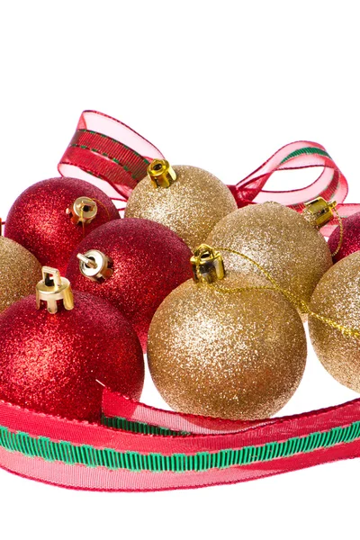 Bolas de Natal com fita grande ao redor — Fotografia de Stock
