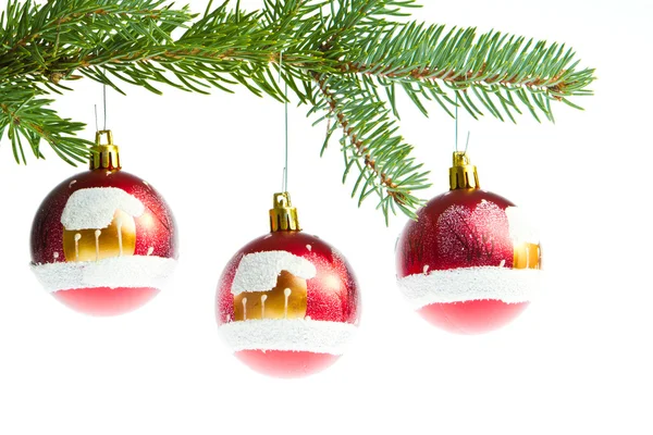 Röd jul boll på gren — Stockfoto