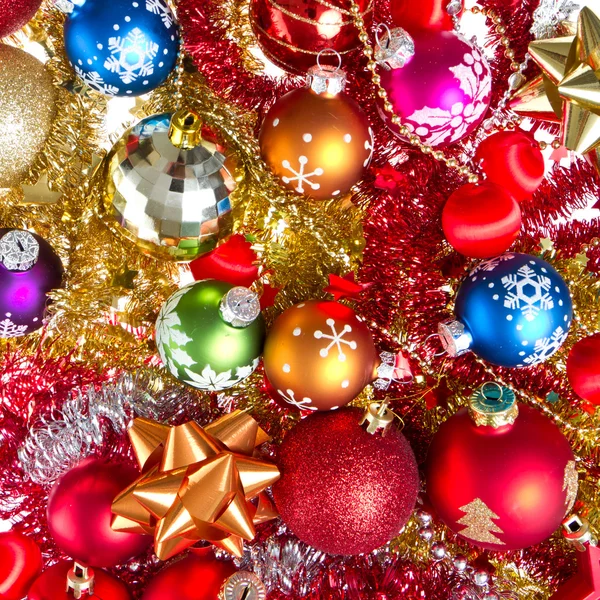 Kerstballen en klatergoud — Stockfoto