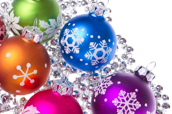 Χριστούγεννα μπάλες με σύμβολα νιφάδα χιονιού — Φωτογραφία Αρχείου