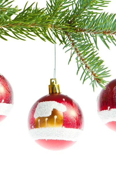 ブランチ上で赤いクリスマス ボール — ストック写真