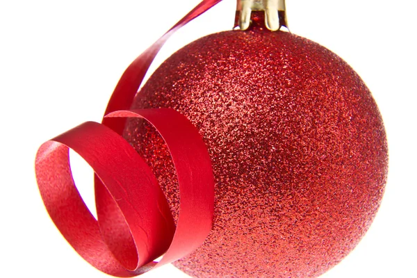 Bola de Navidad con cinta — Foto de Stock