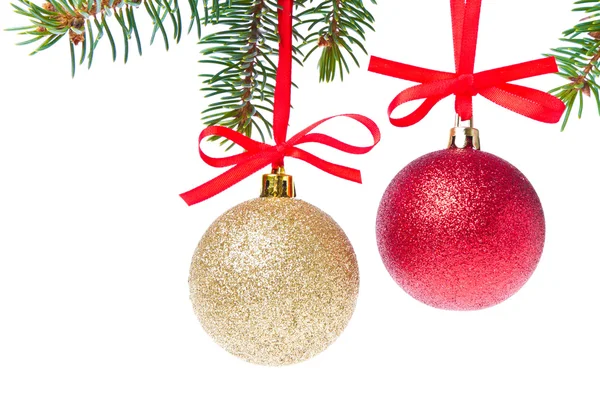 Χριστουγεννιάτικες μπάλες κρέμονται από δέντρο — Φωτογραφία Αρχείου