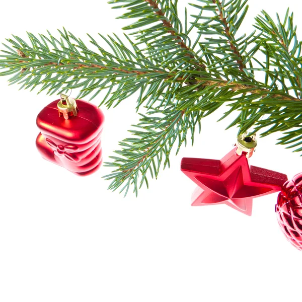 Czerwone świąteczne dekoracje na drzewie — Zdjęcie stockowe