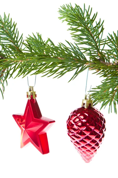 Czerwone świąteczne dekoracje na drzewie — Zdjęcie stockowe