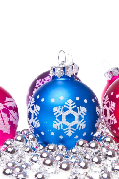 Χριστούγεννα μπάλες με σύμβολα νιφάδα χιονιού — Φωτογραφία Αρχείου
