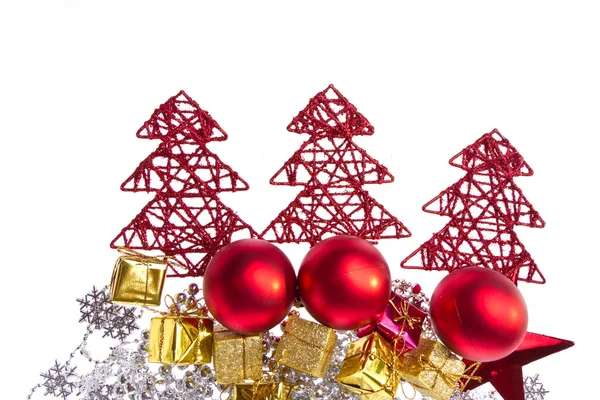 Decoração de Natal com árvores e bolas — Fotografia de Stock