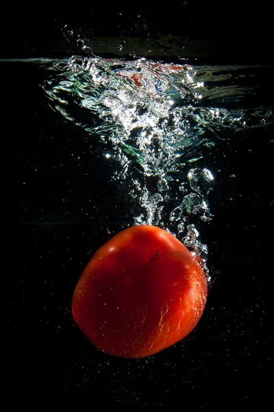Peppar i vatten med flaskor — Stockfoto