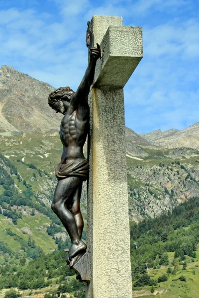 Jezus cross naast de berg — Stockfoto