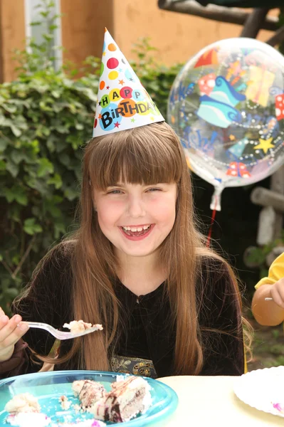 생일 축하하는 작은 소녀 — 스톡 사진