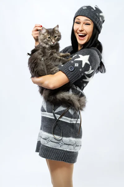 Young lady with a cat — Stock Photo, Image
