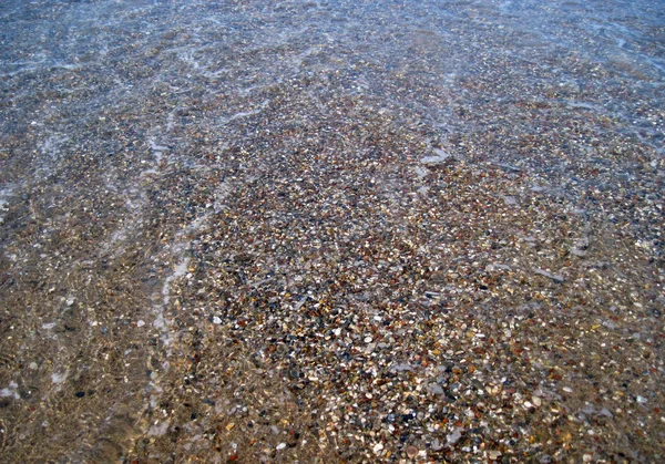 Sabbia e ciottoli in riva al mare — Foto Stock