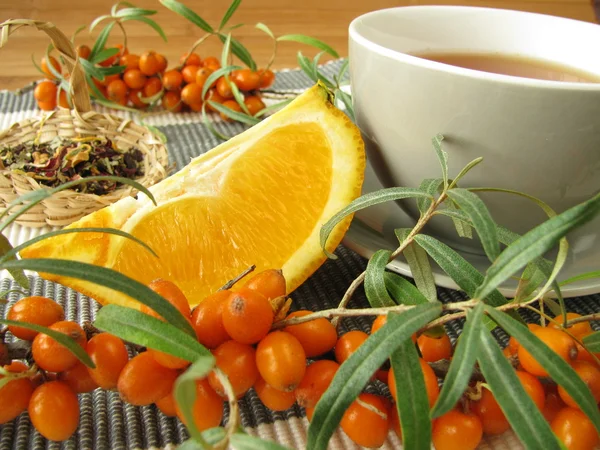 Tea with fruits of sea buckthorn and oranges — Stock Photo, Image