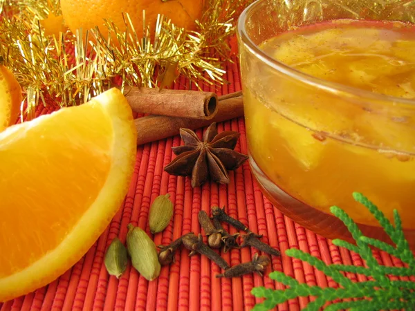 Pomerančová marmeláda s vánoční koření — Stock fotografie