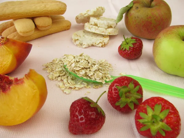 Small children diet with fruits, cookies and oat flakes — Stock Photo, Image