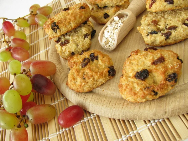 Oat flakes cookies with raisins — Stock Photo, Image