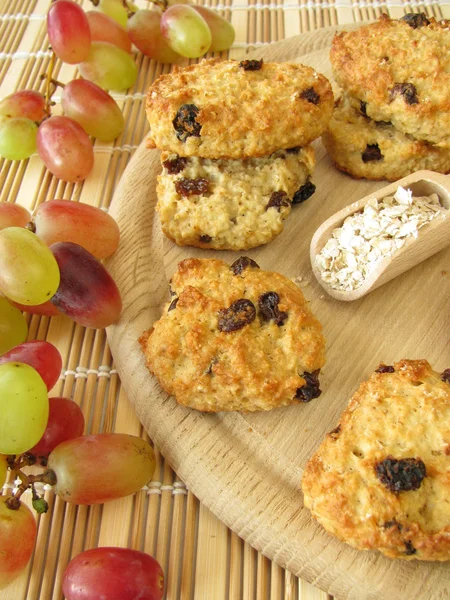 Biscotti di fiocchi d'avena con uva passa — Foto Stock