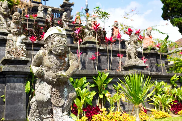 Balinese standbeeld — Stockfoto