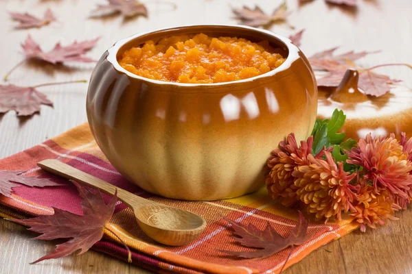 stock image Pumpkin soup in ceramic pot