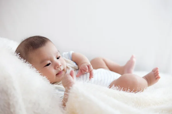 Porträtt av söt baby — Stockfoto