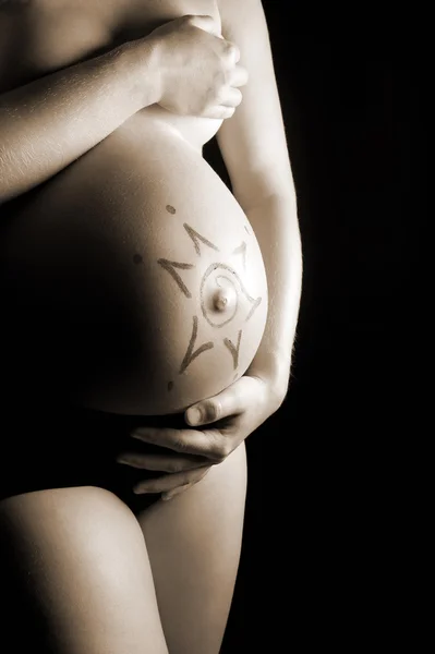Buik van een mooie zwangere vrouw — Stockfoto