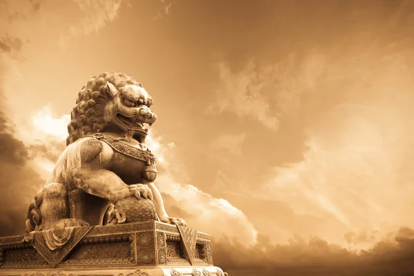 Estatua de león majestuoso — Foto de Stock