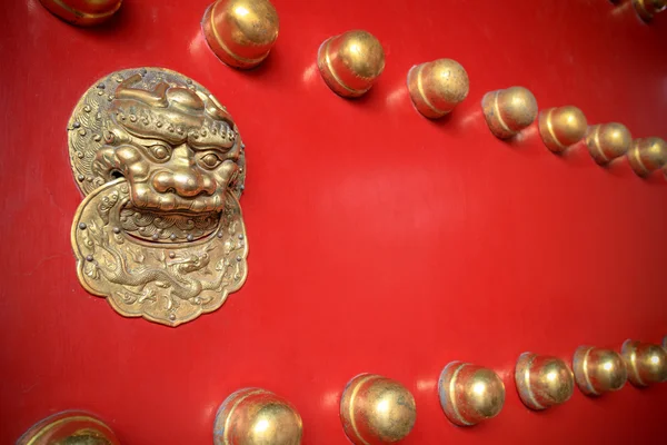 Porta tradicional do palácio chinês — Fotografia de Stock
