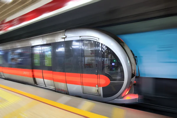 Moderna tunnelbanetåg — Stockfoto